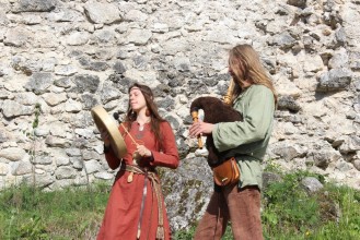 hudobné duo Aldar, so svojou stredovekou hudbou