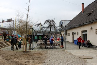 zóna pre deti na nádvorí stanice Záriečie